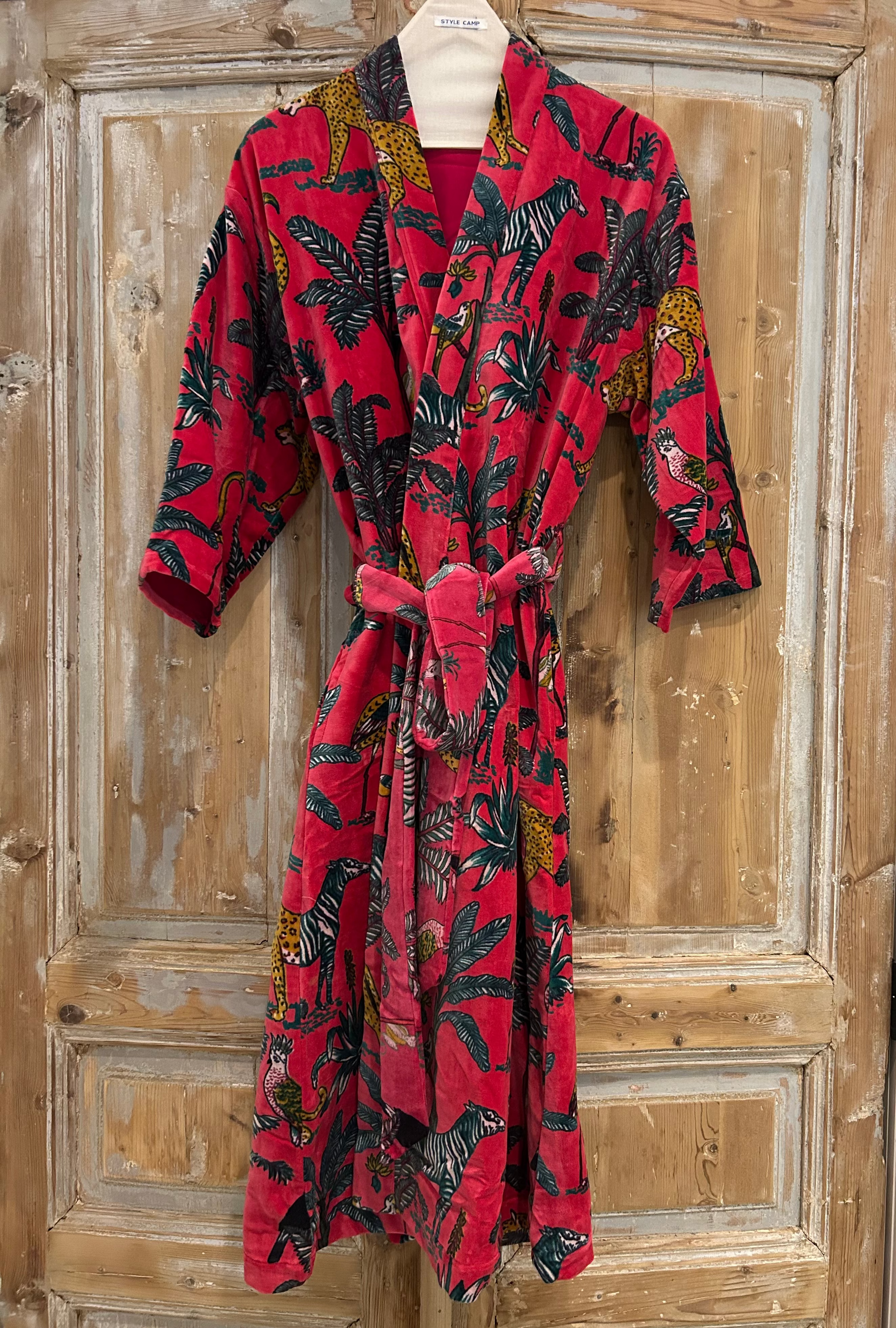 Cotton velvet robe in vibrant pink jungle print. Great gift. One size. 